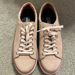 Wolverine Blvd casual tennis shoes Sz wmns 8.5/mns 7 - tan suede